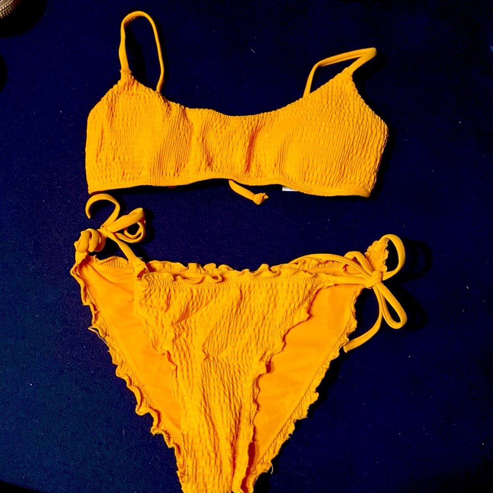 Barely used Hollister bikini
